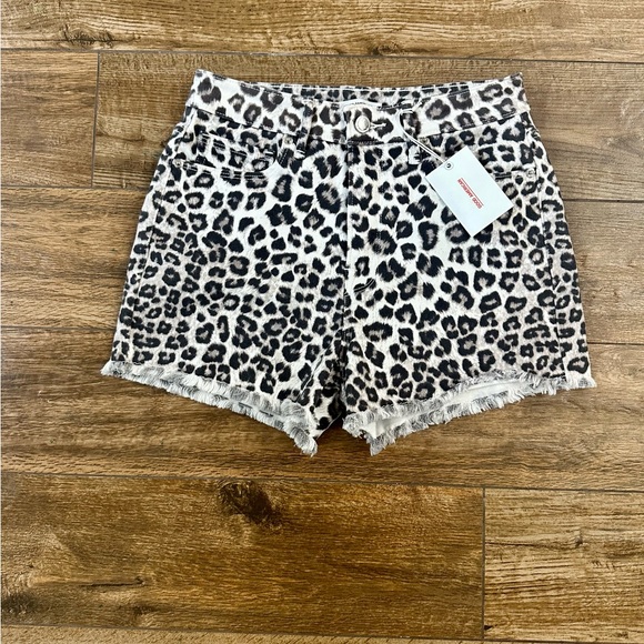 Good American Jeans Cut-Offs Snow Leopard Shorts 27, Leopard Shorts - Picture 3 of 11